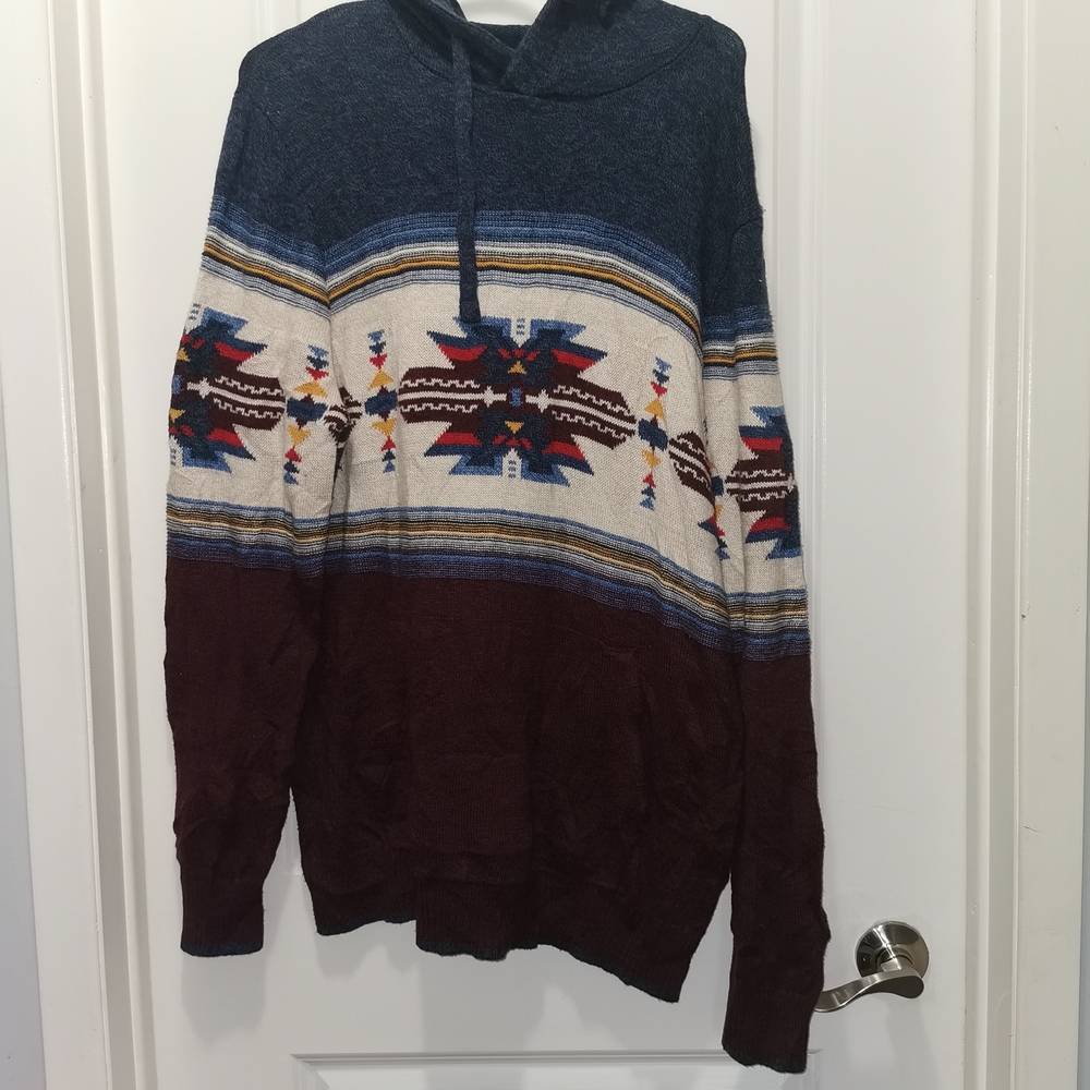 American Eagle Outfitters Blue and Burgandy Patterned Hoodie with pocket Sweater